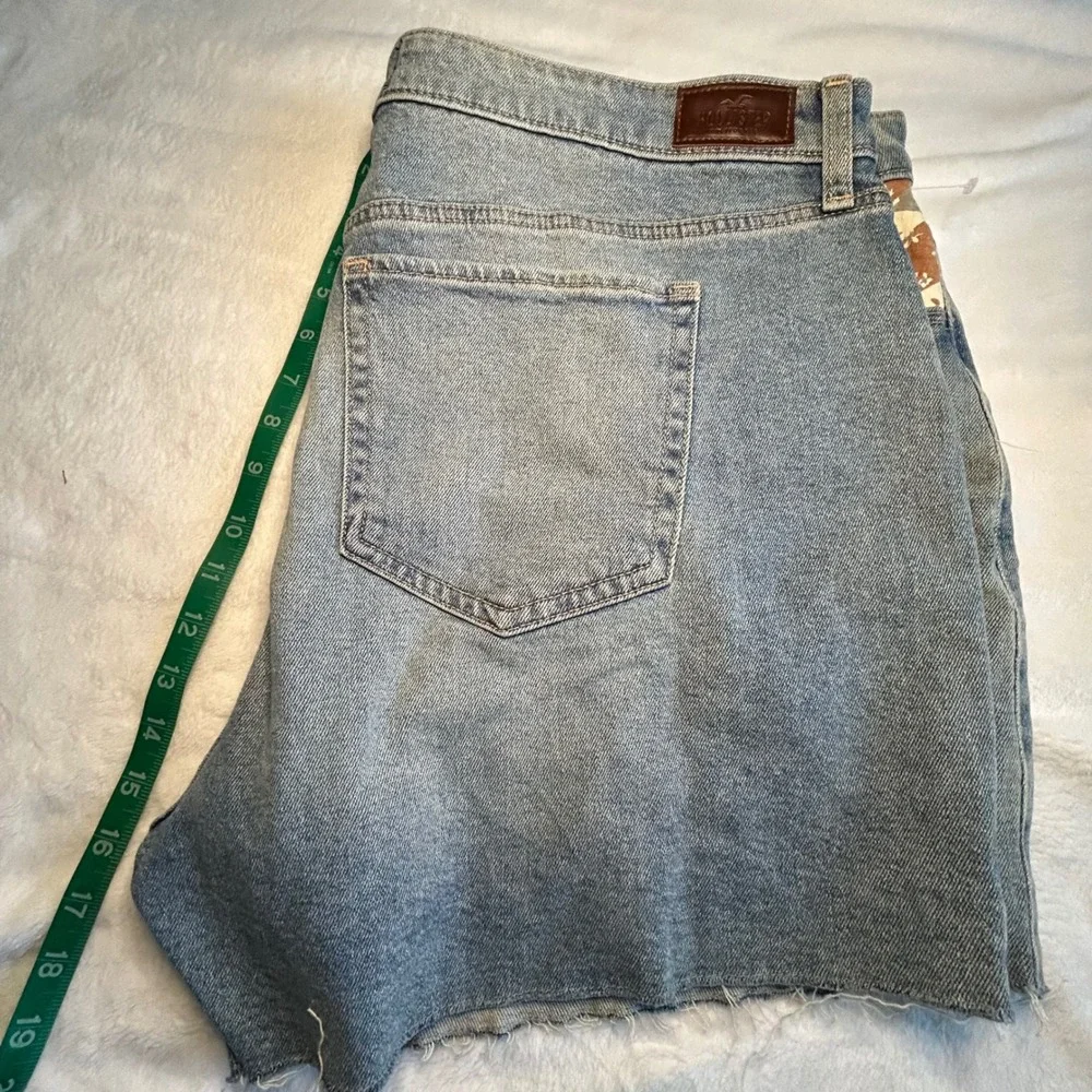 Hollister Ultra High-Rise Mom Shorts 21 W35 Light Wash Floral Patchwork 3 Inseam